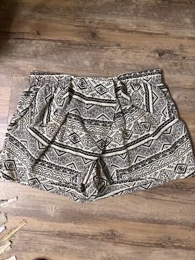 Umgee Black & White Tribal Print Shorts
